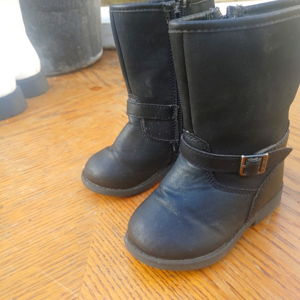 Lil Girls Size 5 ~  Carter's Black Boots ~ Fine Cond.